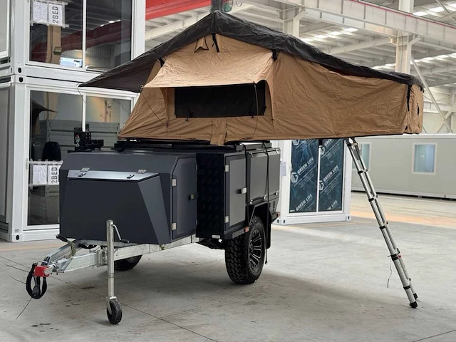 Field camp caravan met tent - afbeelding 1 van  5