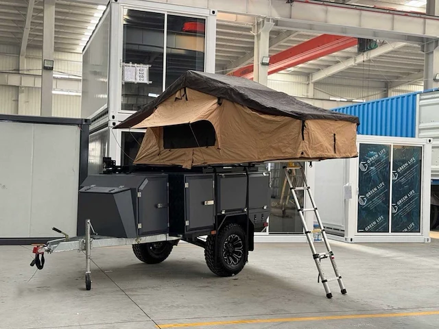Field camp caravan met tent - afbeelding 2 van  5