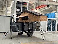 Field camp caravan met tent - afbeelding 2 van  5
