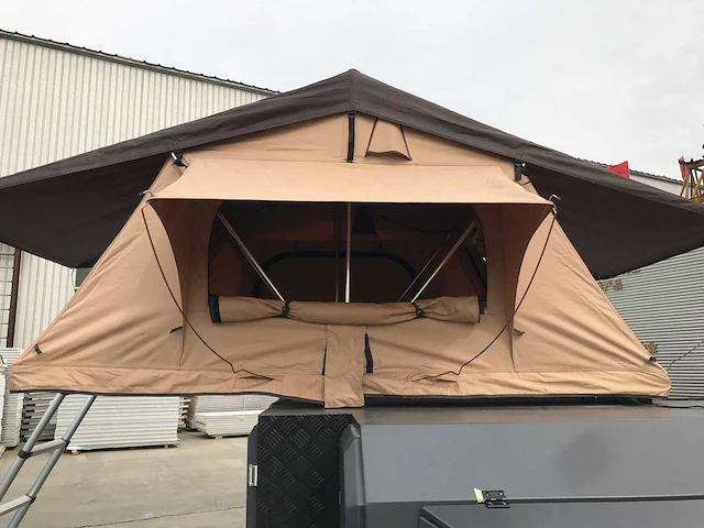 Field camp caravan met tent - afbeelding 3 van  5