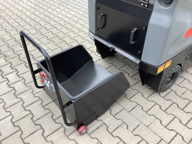 Field elektrische zelfrijdende opzit veegmachine - afbeelding 5 van  20