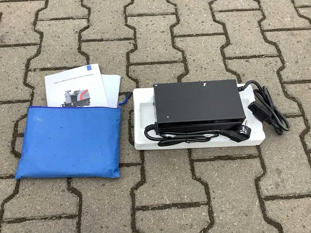 Field elektrische zelfrijdende opzit veegmachine - afbeelding 13 van  20