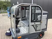 Field elektrische zelfrijdende veegmachine met cabine - afbeelding 12 van  47