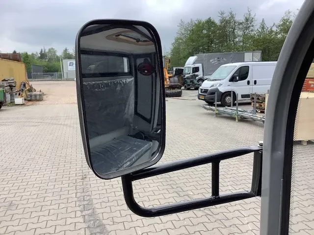 Field elektrische zelfrijdende veegmachine met cabine - afbeelding 18 van  47