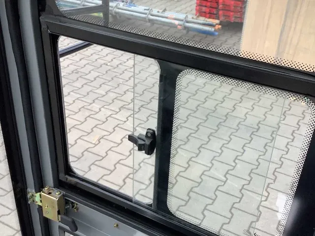 Field elektrische zelfrijdende veegmachine met cabine - afbeelding 19 van  47