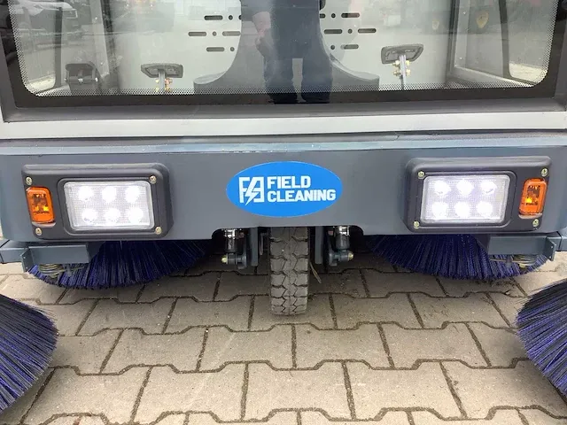 Field elektrische zelfrijdende veegmachine met cabine - afbeelding 22 van  47