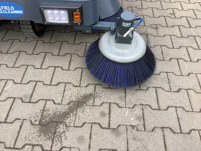 Field elektrische zelfrijdende veegmachine met cabine - afbeelding 25 van  47