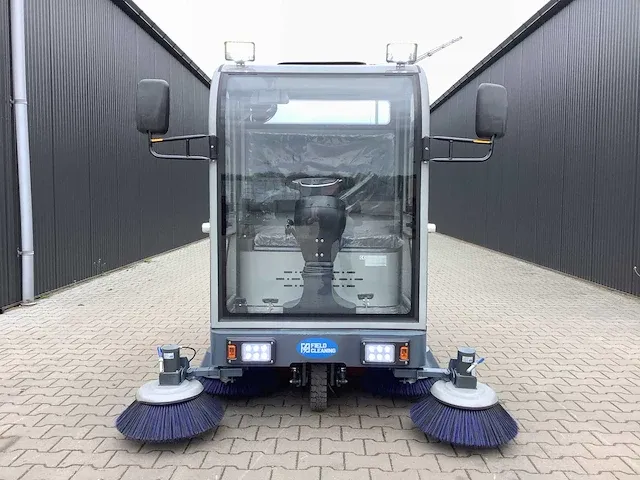 Field elektrische zelfrijdende veegmachine met cabine - afbeelding 2 van  47