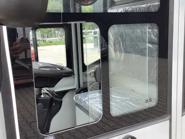 Field elektrische zelfrijdende veegmachine met cabine - afbeelding 30 van  47