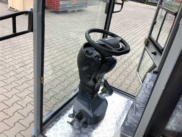 Field elektrische zelfrijdende veegmachine met cabine - afbeelding 31 van  47