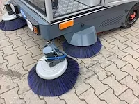 Field elektrische zelfrijdende veegmachine met cabine - afbeelding 32 van  47