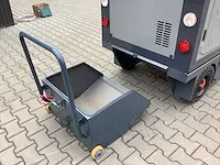 Field elektrische zelfrijdende veegmachine met cabine - afbeelding 37 van  47