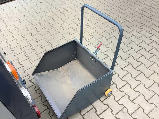 Field elektrische zelfrijdende veegmachine met cabine - afbeelding 38 van  47