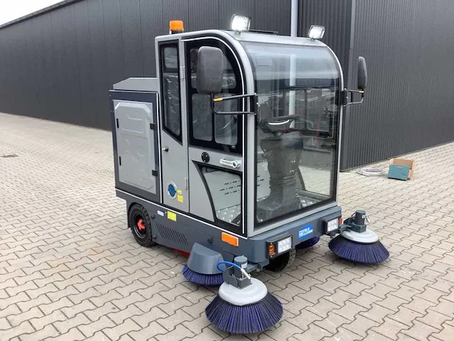 Field elektrische zelfrijdende veegmachine met cabine - afbeelding 3 van  47