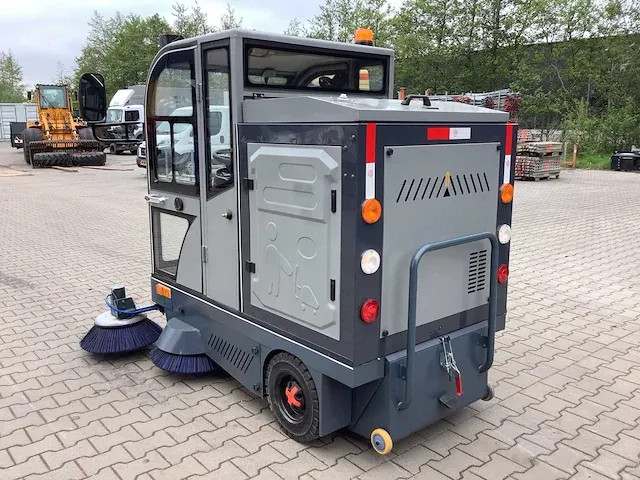 Field elektrische zelfrijdende veegmachine met cabine - afbeelding 4 van  47