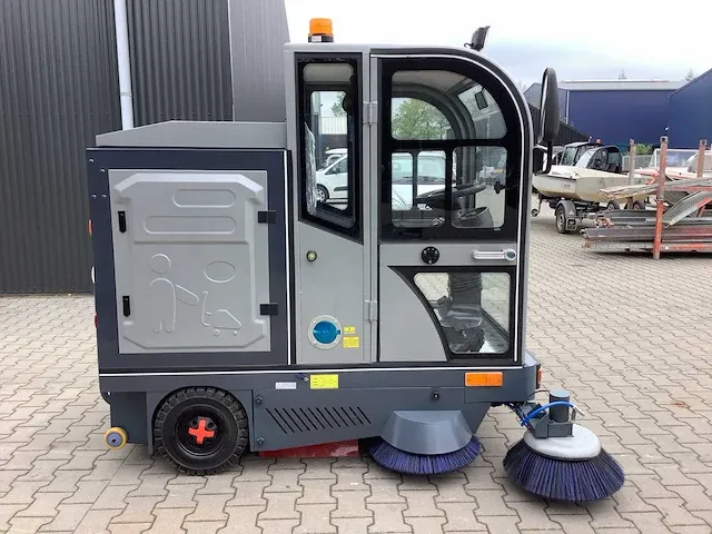Field elektrische zelfrijdende veegmachine met cabine - afbeelding 7 van  47