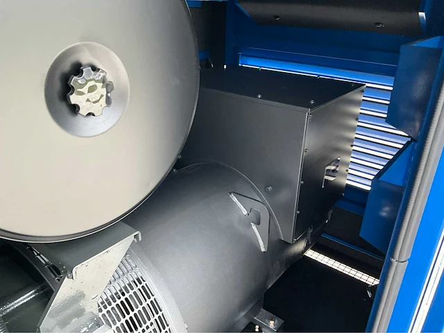 Field energy noodstroom aggregaat / generator 440 kva - ats - 6 cilinder dieselmotor - afbeelding 2 van  26
