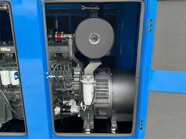 Field energy noodstroom aggregaat / generator 440 kva - ats - 6 cilinder dieselmotor - afbeelding 10 van  26