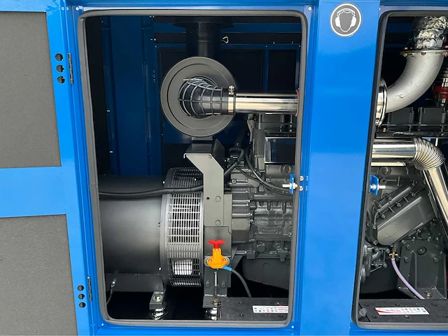 Field energy noodstroom aggregaat / generator 440 kva - ats - 6 cilinder dieselmotor - afbeelding 14 van  26