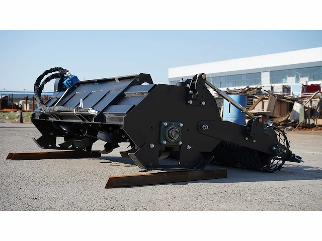 Field industries aanbouwfrees met pakrol voor schranklader/"bobcat" - afbeelding 1 van  7