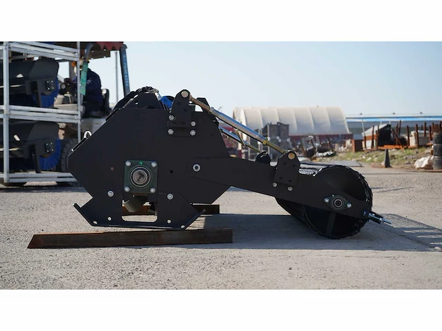 Field industries aanbouwfrees met pakrol voor schranklader/"bobcat" - afbeelding 2 van  7