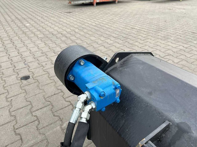 Field industries aanbouwfrees schranklader/"bobcat" - afbeelding 4 van  14