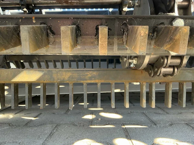 Field industries hydraulische afwerkmachine met opvangbak - afbeelding 3 van  18