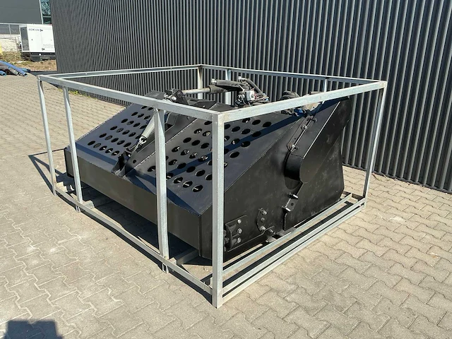 Field industries hydraulische afwerkmachine met opvangbak - afbeelding 1 van  18