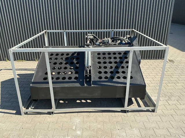 Field industries hydraulische afwerkmachine met opvangbak - afbeelding 12 van  18
