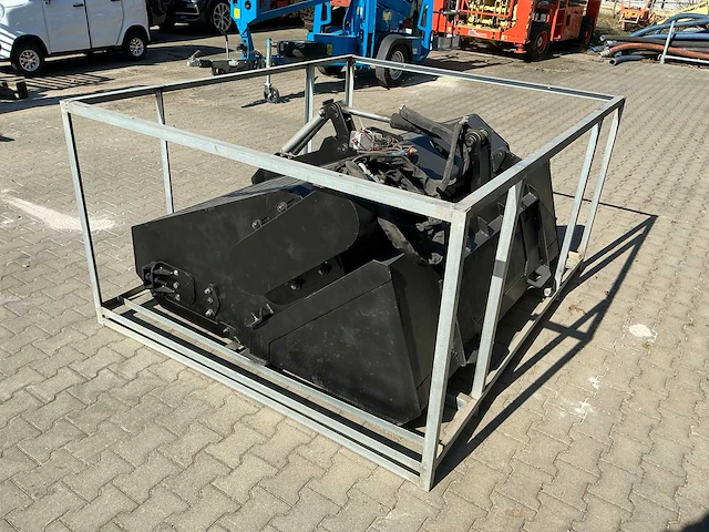 Field industries hydraulische afwerkmachine met opvangbak - afbeelding 13 van  18
