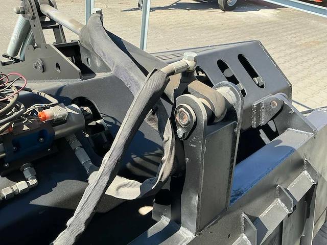 Field industries hydraulische afwerkmachine met opvangbak - afbeelding 18 van  18