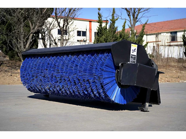 Field industries hydraulische rolbezem voor schranklader (180 cm) - afbeelding 1 van  2