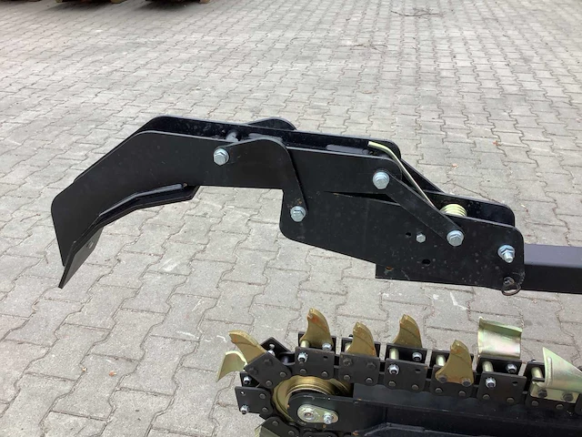 Field industries trencher / kettinggraver - afbeelding 10 van  16