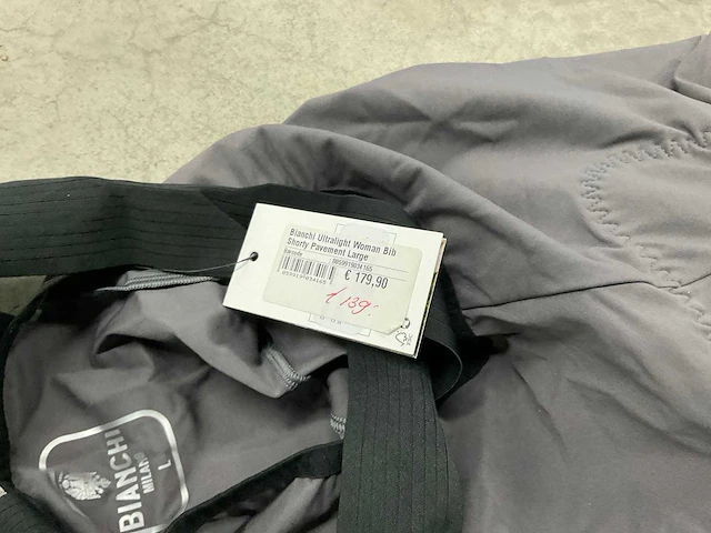 Fietsbroeken, fietsshirt en attributen - afbeelding 5 van  10