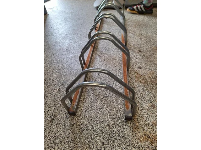 Fietsenrek t.b.v. 5 fietsen - 130x30x27cm - afbeelding 3 van  3
