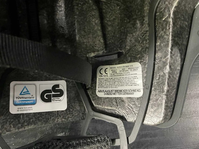 Fietshelmen (3x) en brekr motorhelm - afbeelding 4 van  15