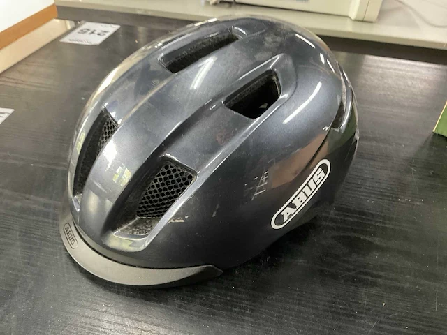 Fietshelmen (3x) en brekr motorhelm - afbeelding 5 van  15