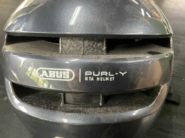 Fietshelmen (3x) en brekr motorhelm - afbeelding 6 van  15