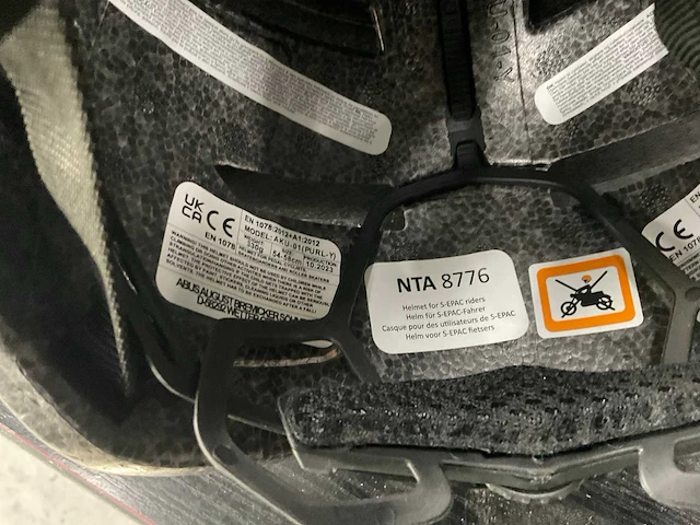 Fietshelmen (3x) en brekr motorhelm - afbeelding 7 van  15