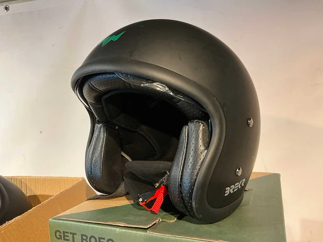 Fietshelmen (3x) en brekr motorhelm - afbeelding 8 van  15