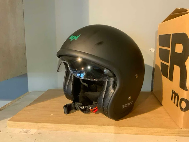 Fietshelmen (3x) en brekr motorhelm - afbeelding 9 van  15