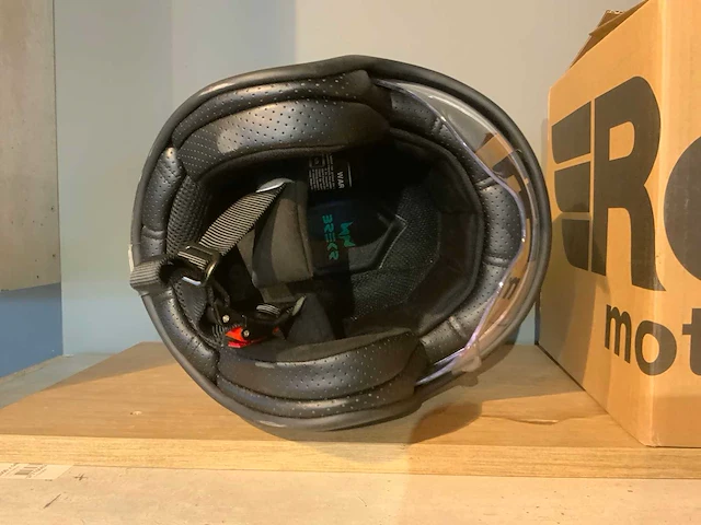 Fietshelmen (3x) en brekr motorhelm - afbeelding 11 van  15