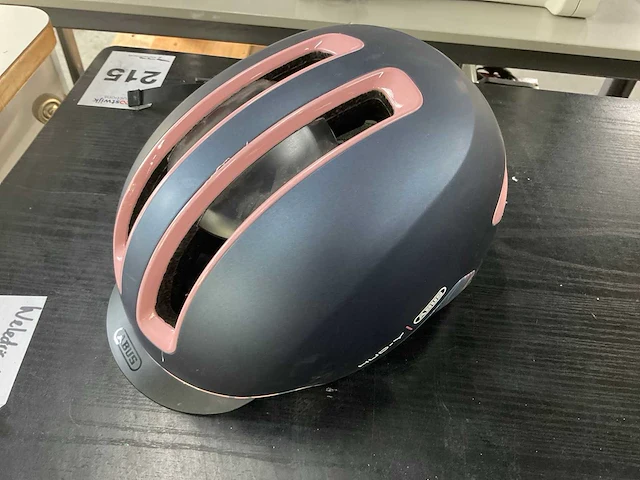 Fietshelmen (3x) en brekr motorhelm - afbeelding 13 van  15