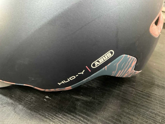 Fietshelmen (3x) en brekr motorhelm - afbeelding 14 van  15