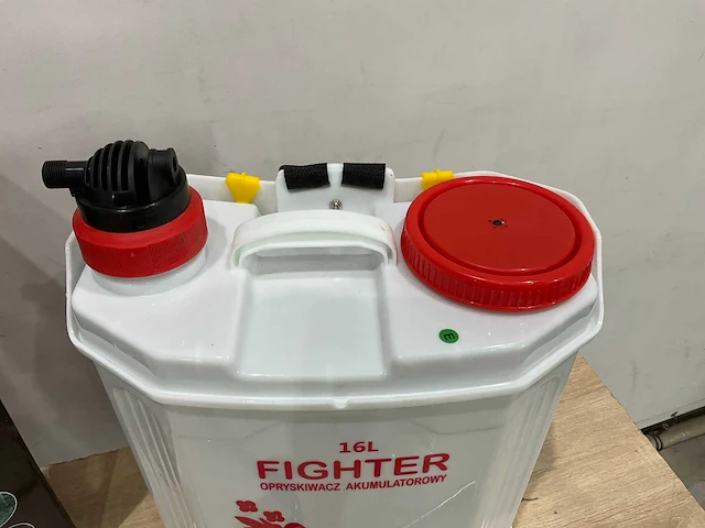 Fighter ft-688 rugspuit op batterij - afbeelding 7 van  8