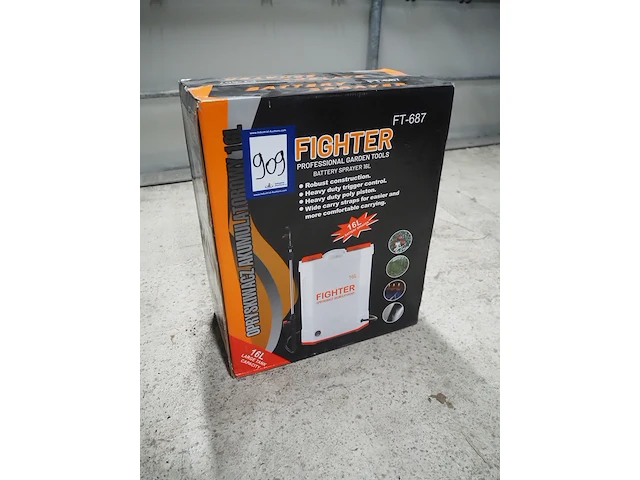 Fighter - afbeelding 1 van  8