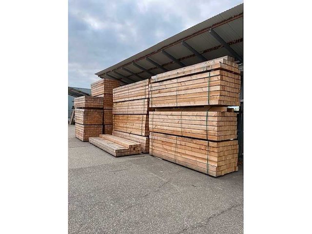 Fijnbezaagd douglas balk 12,5x12,5cm (162x) - afbeelding 1 van  6