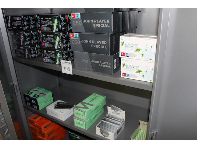 Filterhuizen en vloeitjes in diverse soorten en maten in kast - afbeelding 2 van  4