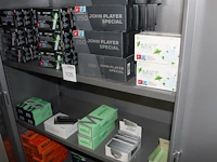 Filterhuizen en vloeitjes in diverse soorten en maten in kast - afbeelding 2 van  4