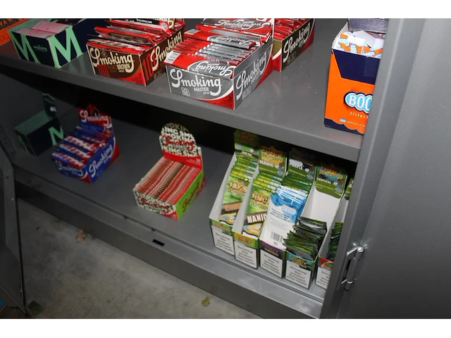 Filterhuizen en vloeitjes in diverse soorten en maten in kast - afbeelding 4 van  4